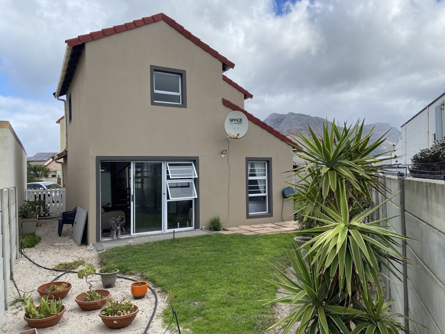 2 Bedroom Property for Sale in Capricorn Western Cape